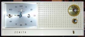 H519c Zenith Nice Vintage Clock Radio - Original And Working
