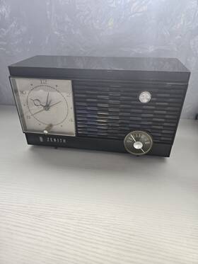 J513 Zenith Vintage Radio Alarm Decor J513 Zenith Vintage Radio Alarm Decor