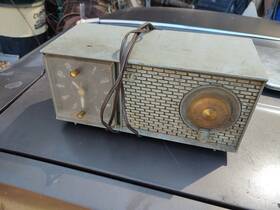 Zenith J514f Antique Table Top Alarm Clock Radio Model
