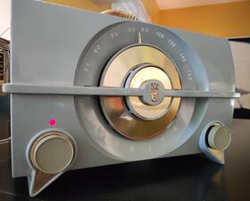 J615-g Zenith Hard-to-find 1950s Gray Radio With Handle Now A Bluetooth Speaker
