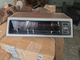 L-f474w Zenith Vintage Solid State Am/fm Flip Clock Retro Faux Woodgrain
