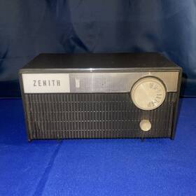 M504c Zenith Tube Radio Vintage Model Rare 1960s