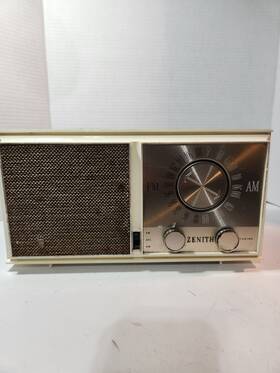 M723 Zenith Vintage Am/fm Radio Model - Works