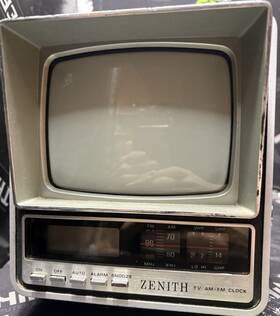 N052s Zenith Vintage Tv Am-fm Clock Model Tested Working