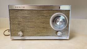 N512 Zenith Walnut Grain Brown 1965 Model Am Vacuum Tube Radio