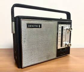 R46c Zenith Zenith- -portable Am/fm Radio- Leathercase- Vintage- Tested And Works