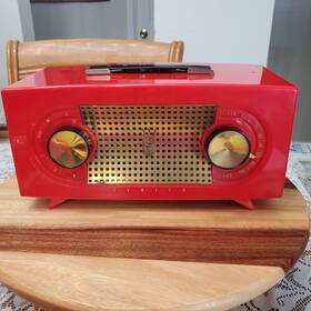 Zenith R511v Vintage Inch Broadway Red Semi Translucent Radio /looks And Plays Nice