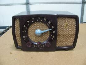 R723 Zenith Am/fm Tabletop Radio Model