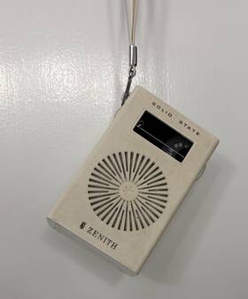 Re-10w Zenith Am Transistor Radio Solid State Portable Royal E-10 - Works