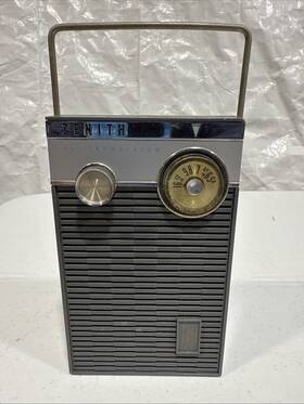 Royal-275 Zenith Vintage 1959 Royal 275 Transistor Radio. Untested