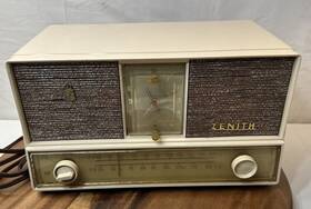 S-43497 Zenith Vintage Radio Model White Works Clockwork Very Nice