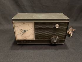 S-53949 Zenith Vintage Radio Ve2 Parts Repair Clock Works No Volume Alarm