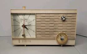 T575v Zenith Vintage Mid Century C. 1963 Clock And Am Radio With Alarm Untested