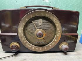 T825 Zenith Vintage 1955 Radio Model Am/fm Gold/brown Tested Works See Descr