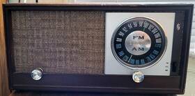 X323 Zenith Working 1961 Vintage Am/fm 7 Tube Radio - Re-capped