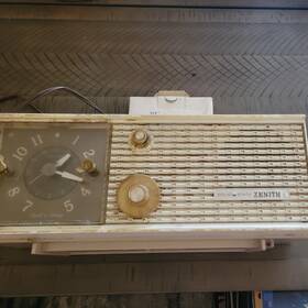 Y276l Zenith Vintage Am Alarm Clock Radio Mid Century 2 2677 - Used