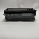 Vintage Soundesign Model 3464 Am Fm Flip Alarm Clock Radio. Fixed Price $9.99.
