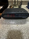 Soundesign 3658BLK Clock Radio Am Fm Electronic Digital Red Led Display Tested. Fixed Price $15.00.