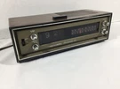 Vintage Realistic CHRONOMATIC-106 Flip Clock Am Fm Radio Model 12-1496. Fixed Price $44.88.