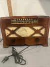 Farnsworth Radio Model ET-066 1940 Not Working. Fixed Price $70.00.