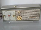 Zenith Touch 'n Snooze Vintage Am Clock Radio Beige Gold 1960S Retro Decor. Fixed Price $31.99.