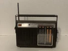 Vintage General Electric Sound Tv Am/fm Radio Model 7-2930D Works. Fixed Price $20.00.