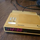 Vintage Magnavox D2105/17 Electric Alarm - Works. Fixed Price $30.00.