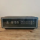 General Electric Woodgrain Radio 7-4305B Works/clock Doesn't. Fixed Price $18.99.