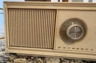 Motorola Vintage Solid State Radio Mcm Tabletop Cream 1960S XT11DH Works Well. Fixed Price $22.50.