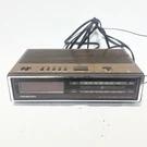 Soundesign Am/fm Clock Radio Model 3636-A (WORKS)(2.1.B). Fixed Price $15.39.