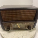 Vintage Truetone Model D-2026B Am/fm Radio Very Ornate Lights Up, Static. Fixed Price $49.99.