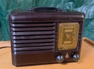 Vintage Deco Modern Eames Emerson DB-301 Bakelite Vacuum Tube Radio. Fixed Price $59.75.