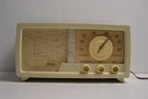 Vintage Arvin 760 Cream Tube Radio Columbus Indiana Color Works. Fixed Price $148.75.