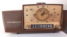 General Electric 913D C-482A Vintage Am Tube Clock Radio Walnut 1958 As-is Jp. Fixed Price $205.00.