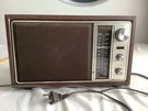 Vintage Realistic MTA-12 693 Tabletop Am/fm Radio Wood Veneer Works. Fixed Price $40.00.