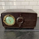 Pacific Mercury Goodrich Esquire 550U Bakelite Telechron Clock Tube Radio. Fixed Price $31.00.