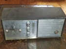 Vtg. Silvertone Clock Am/fm Radio Model 2048. Fixed Price $12.00.