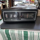 Vintage Am/fm Flip-clock Radio Model 7-4300F General Electric Works. Fixed Price $74.50.