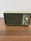Vintage General Electric Solid State Avocado Green Am Tabletop Radio Works. Fixed Price $36.00.