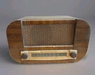 Admiral Super Aeroscope Radio With Built In Antenna Model 6T11-5B1 Works. Fixed Price $175.00.