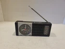 Randix Quartz Time-traveler Vintage Clock Radio. Fixed Price $12.00.