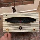 Vintage Zenith S-40273 Long Distance Am Radio Futuristic Modern Mcm Powers. Fixed Price $119.00.