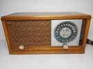 Vintage 1960S Zenith X323 Walnut Am/fm Tube Tabletop Radio Works. Fixed Price $75.00.
