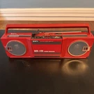 Red Gpx 2100 Am/fm Stereo Receiver With Detachable Radio. Fixed Price $65.00.
