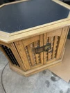 1975 Magnavox Vintage End Table With Record Player And Am/fm Stereo.. Fixed Price $100.00.