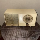 Am Radio Clock General Electric, C-4030, Works, Please Read. Fixed Price $25.00.
